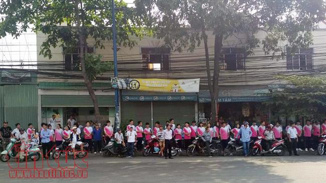 Người dân lập bàn thờ, đứng bên đường đón, tiễn bác Sáu Khải về với đất mẹ ảnh 11